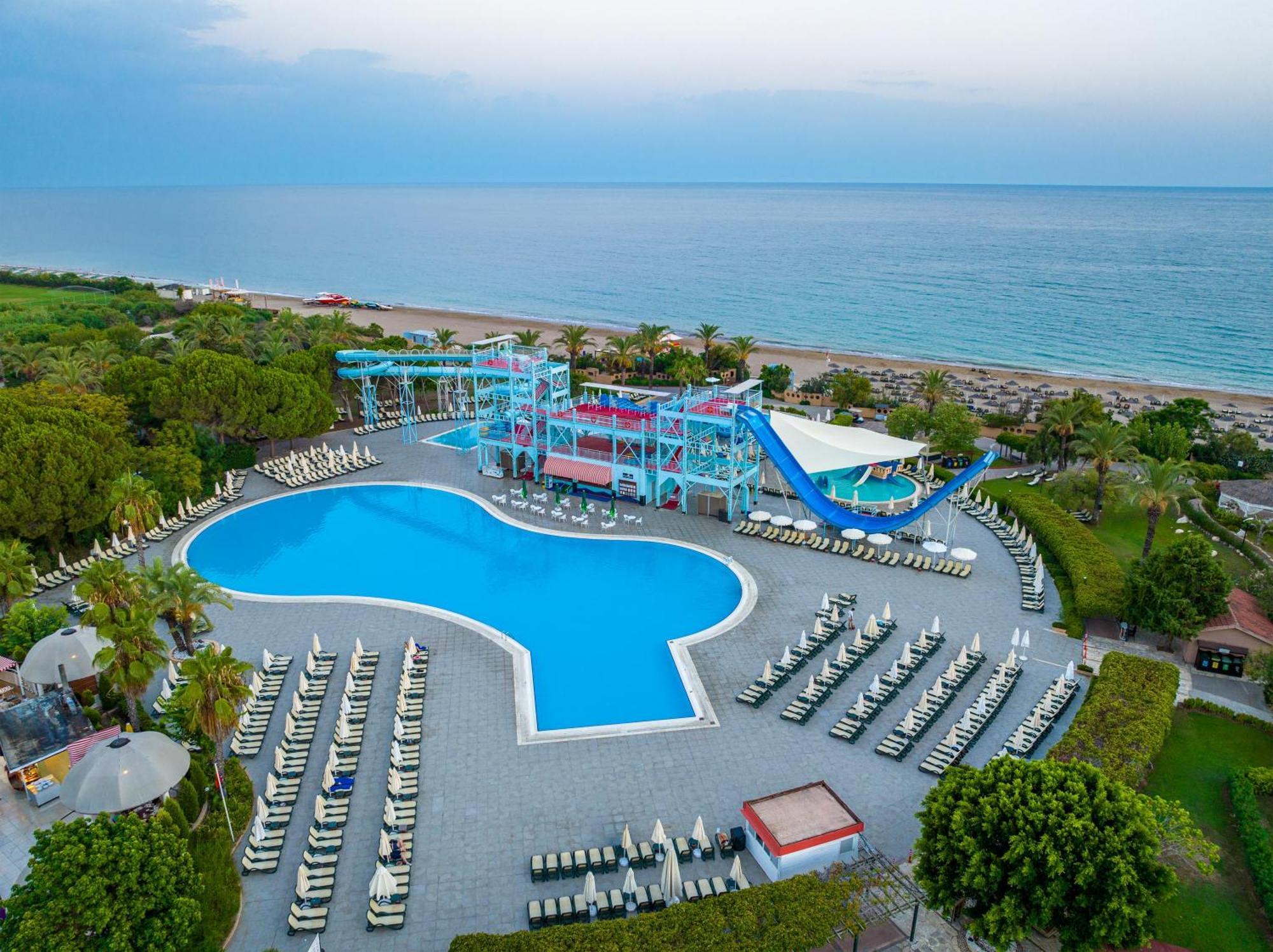 אנטליה Asteria Family Resort Belek מראה חיצוני תמונה Aerial view of the water park