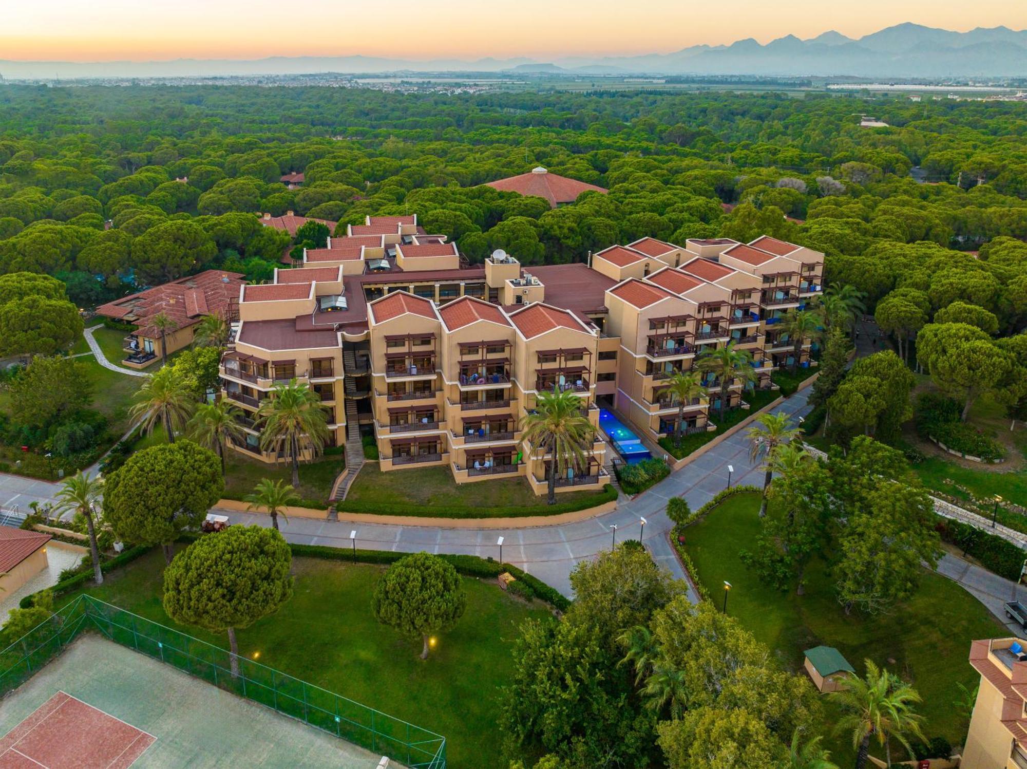 אנטליה Asteria Family Resort Belek מראה חיצוני תמונה Aerial view of the resort