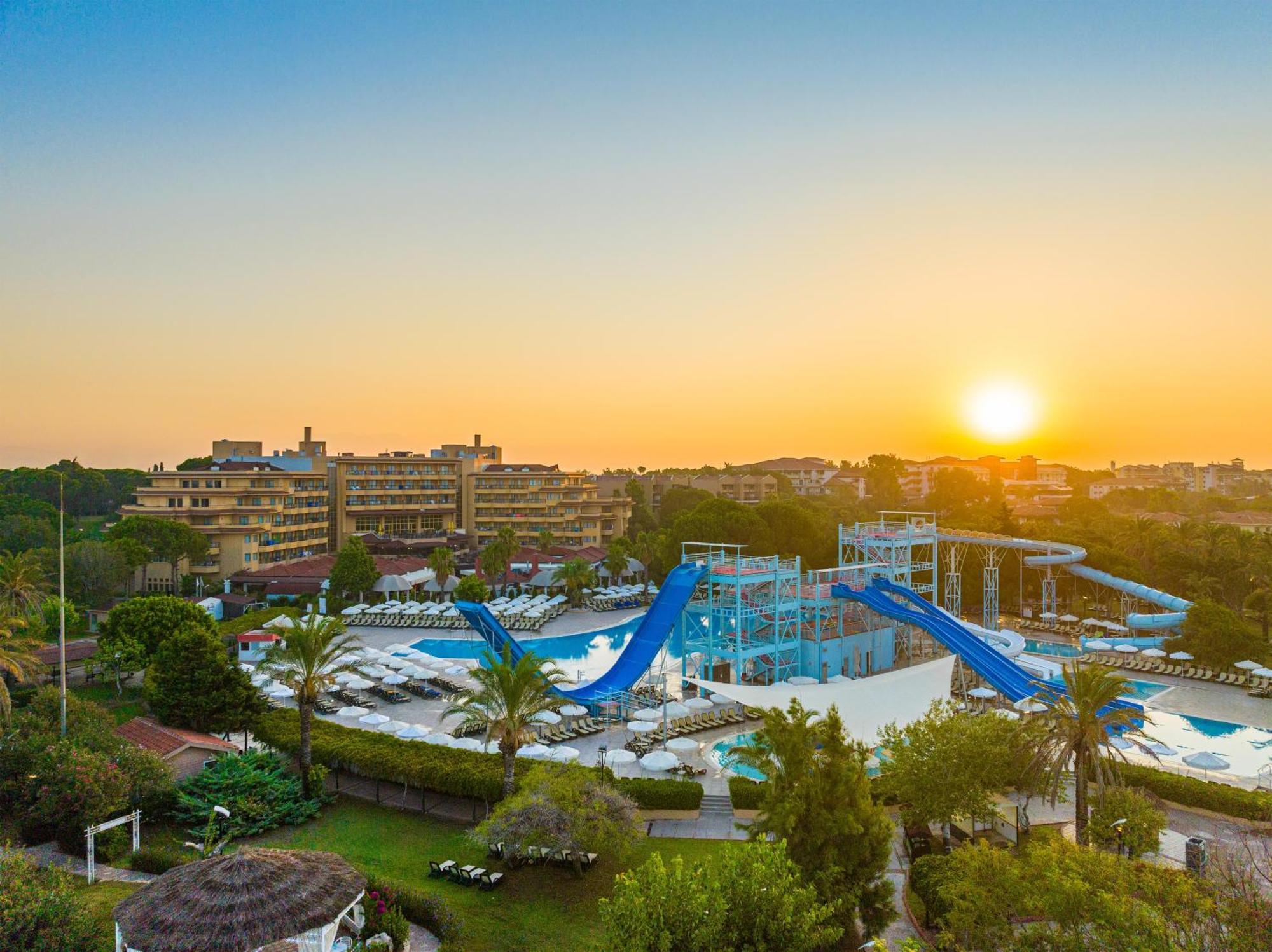 אנטליה Asteria Family Resort Belek מראה חיצוני תמונה Sunset at the water park