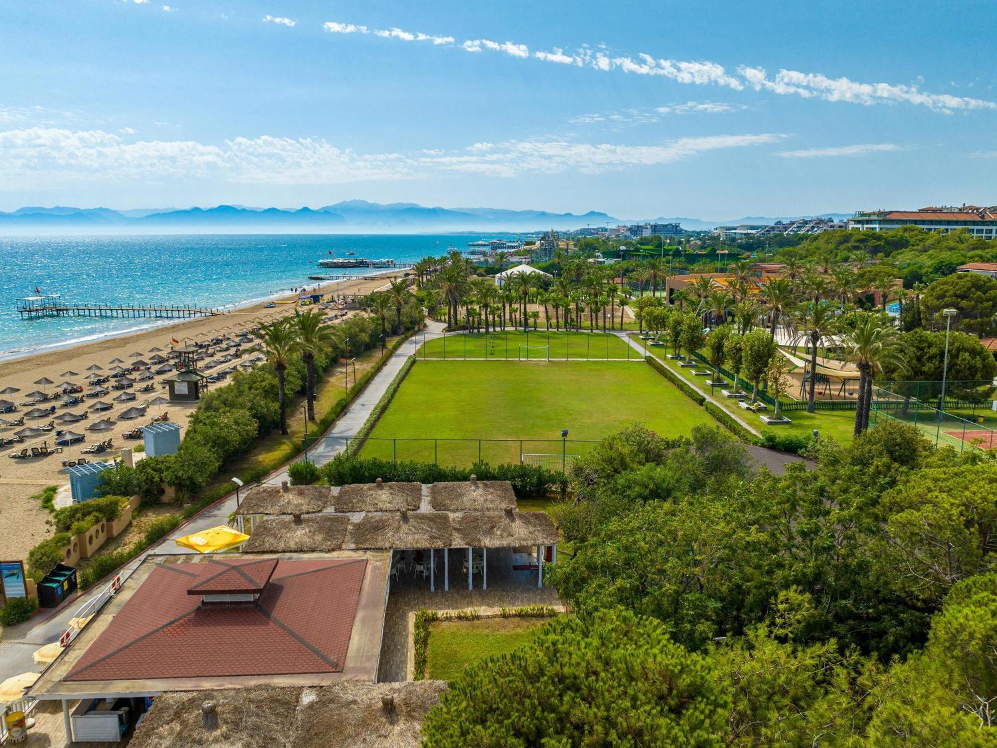אנטליה Asteria Family Resort Belek מראה חיצוני תמונה The club's training ground