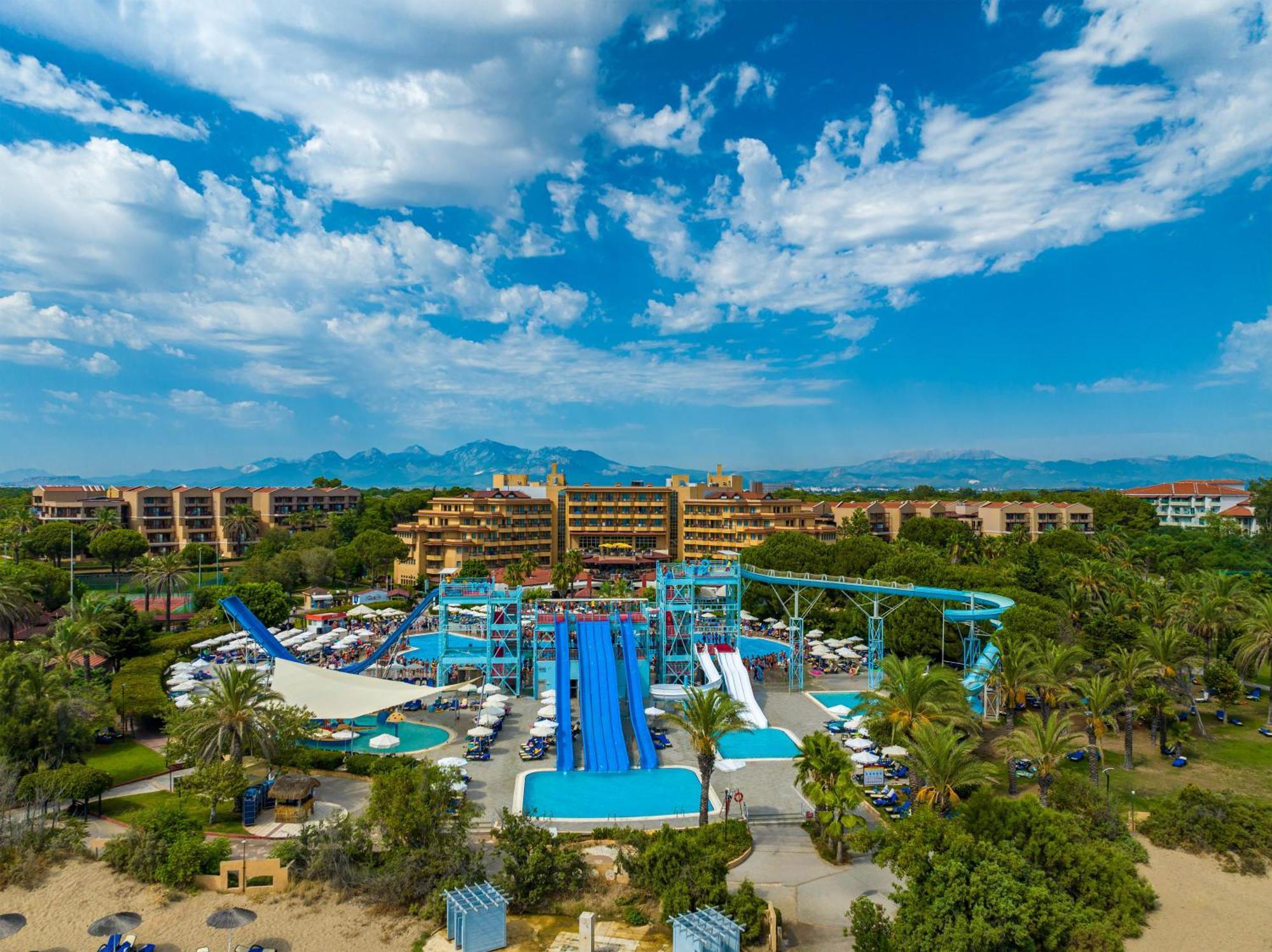 אנטליה Asteria Family Resort Belek מראה חיצוני תמונה Aerial view of the water park