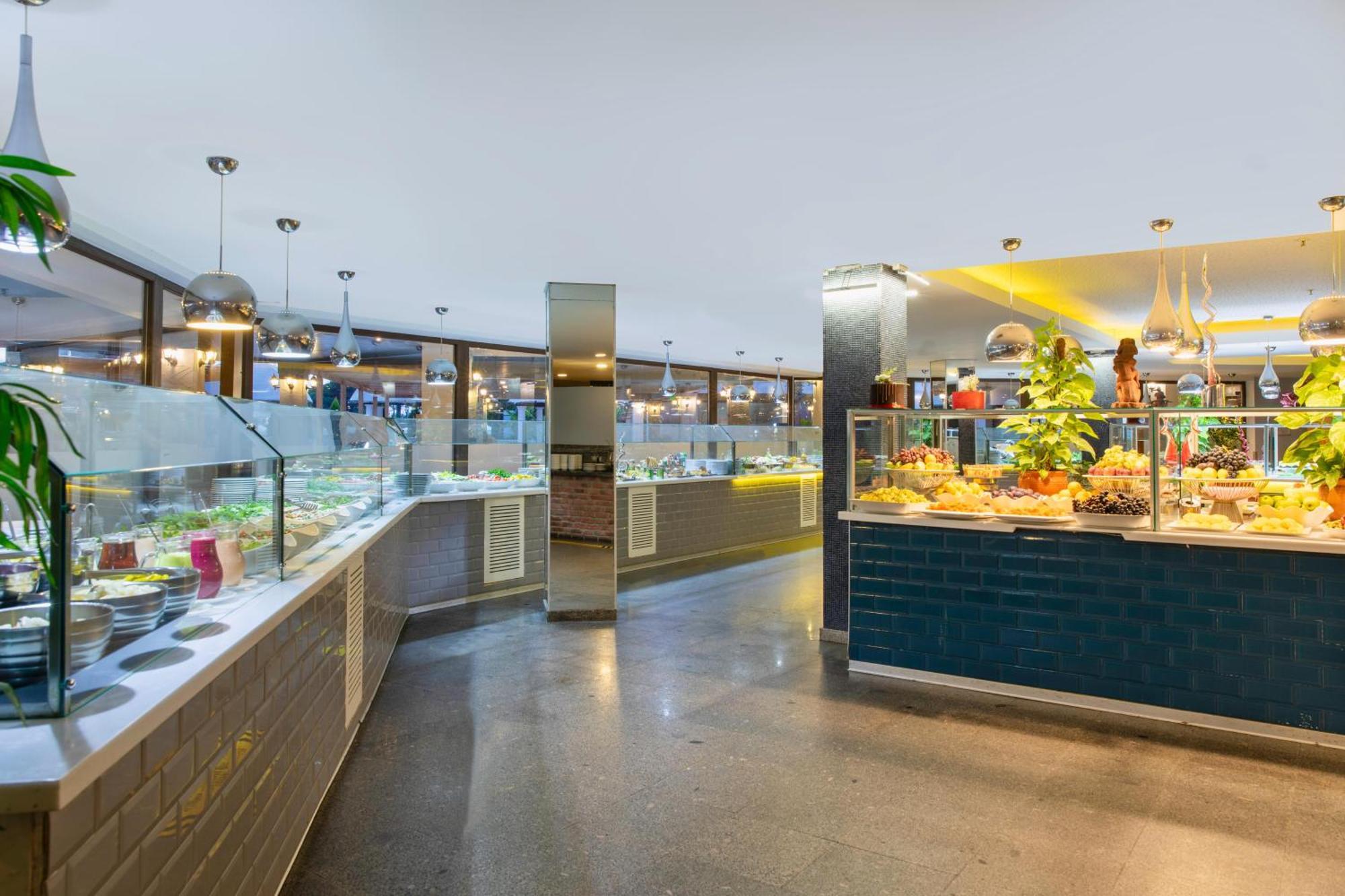 אנטליה Asteria Family Resort Belek מראה חיצוני תמונה The buffet at the airport