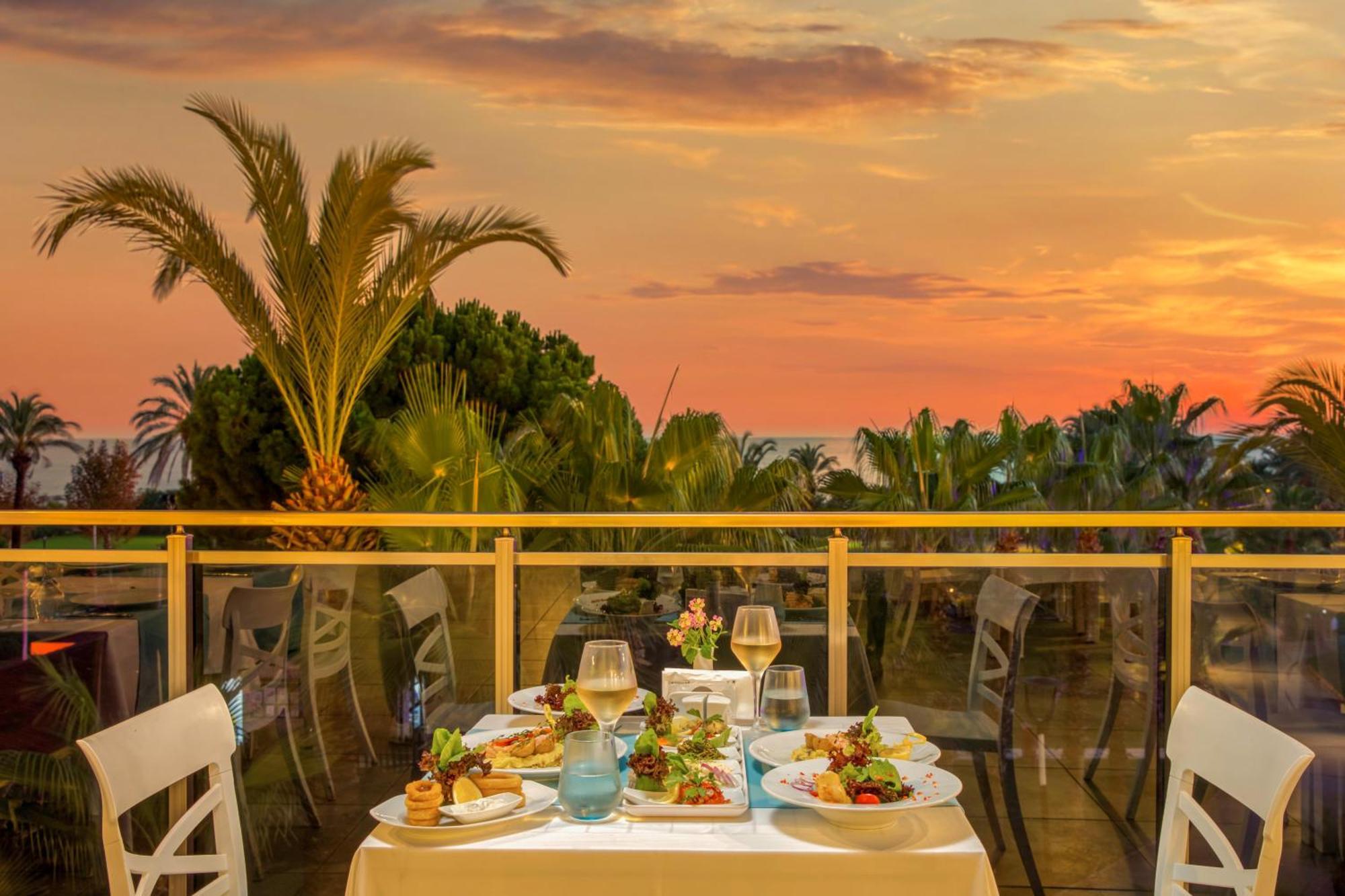 אנטליה Asteria Family Resort Belek מראה חיצוני תמונה Sunset at the hotel